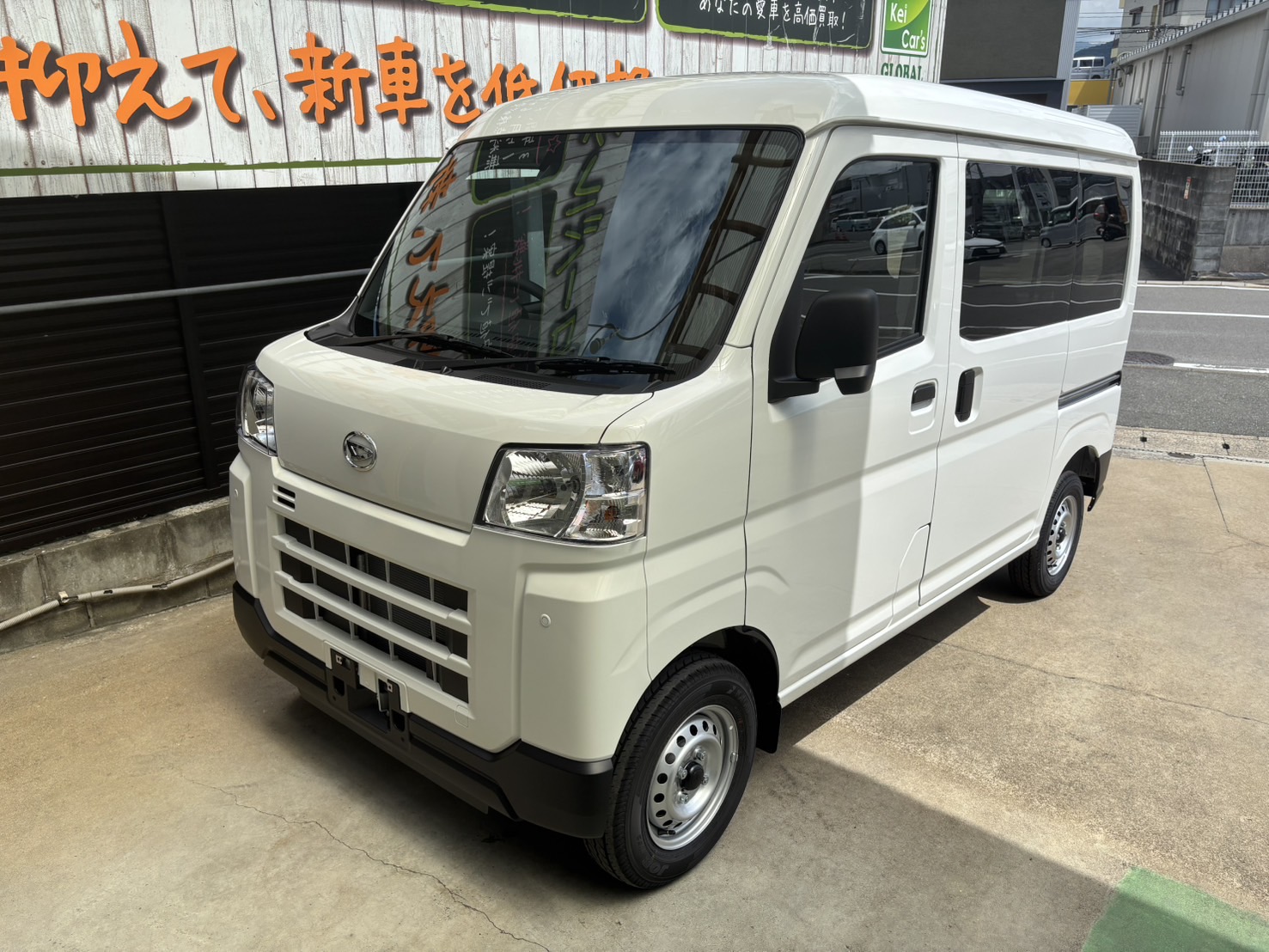 【ご納車レポート】ダイハツ ハイゼットカーゴ デラックス新車をご納車|福岡で総額1,384,000円(軽貨物・箱バン)